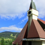 Bociany na kościele w Kasinie Wielkiej - Kaplica Na Brzegu