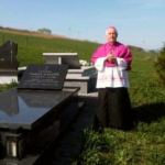 Odwiedziny bp. Jana Szkodonia przy grobie ks. kan. Mariana Juraszka - 22 kwiecień 2018 rok